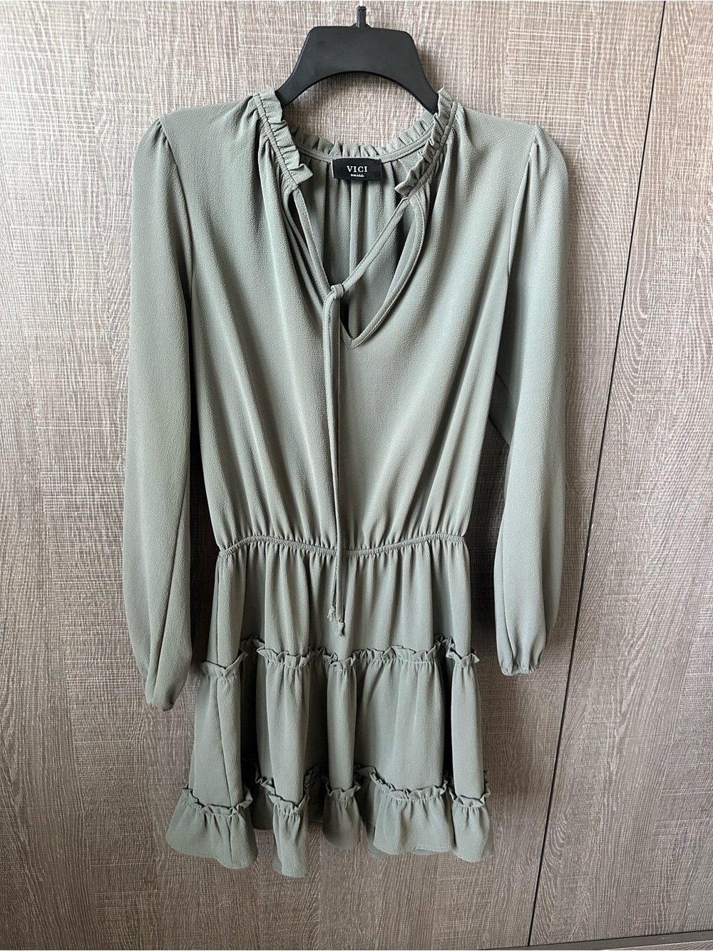 VICI Women's Gray Long-Sleeve Ruffle Tiered Dress